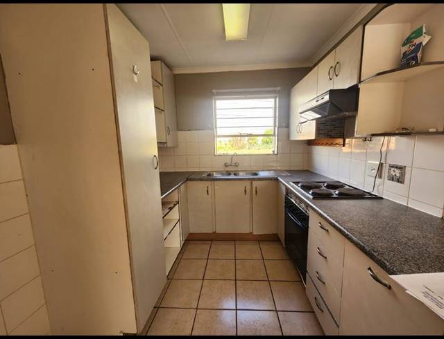 2 BEDROOM PROPERTY TO RENT IN ROODEKRANS
